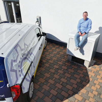 Bild vergr&ouml;&szlig;ern: Auch Zuhause ist er Vorreiter: W�rmepumpe und Wallbox f�rs E-Auto sind bei Marco Schmidt schon seit vielen Jahren in Betrieb.