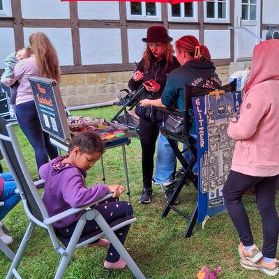 Bild vergr&ouml;&szlig;ern: Die angeh�ngten Bilder zeigen Eindr�cke vom Sommerfest des Pflegekinderdienstes.