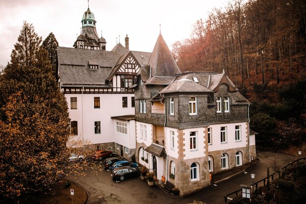 Bild vergr&ouml;&szlig;ern: Das Nieders�chsische Internatsgymnasium in Bad Harzburg erfreut sich einer gro�en Nachfrage. Aufgrund der vorhandenen Kapazit�ten konnten dem Wunsch von elf Sch�lern nicht entsprochen werden. Sie werden sich eine andere Schule suchen m�ssen.