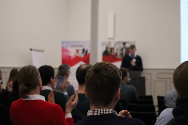 Bild vergr&ouml;&szlig;ern: SNIC-Praxis-Forum "KI und Digitalisierung als Erfolgsfaktoren f�r KMU" in Goslar.Das Bild zeigt die Veranstaltung im Jahr 2024.