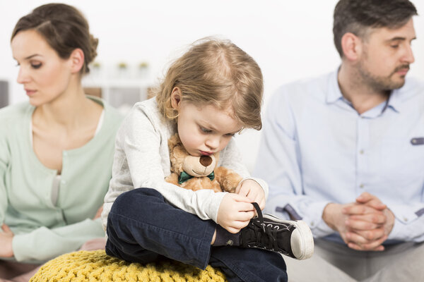 Bild vergr&ouml;&szlig;ern: Das Bild zeigt eine Familie.