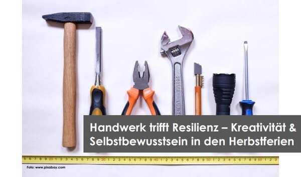 Bild vergr&ouml;&szlig;ern: Das Bild zeigt Handwerkzeug wie um Beispiel einen Hammer, Zange, Schraubendreher.