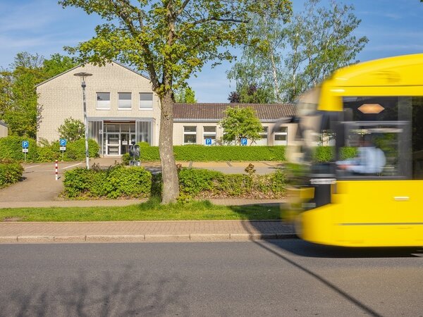 Bild vergr&ouml;&szlig;ern: Das Bild zeigt das Geb�ude des Fachbereichs Gesundheit, Veterin�rwesen und Lebensmittelsicherheit.