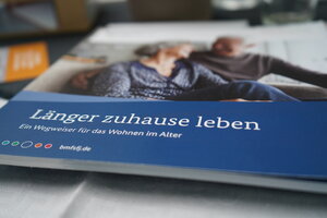 Bild vergr&ouml;&szlig;ern: Seniorenwegweiser - Pflegekompass