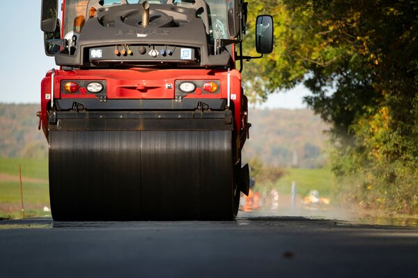 Bild vergr&ouml;&szlig;ern: In den kommenden Jahren investiert der Landkreis Goslar weiterhin in seine Kreisstra�en. Insgesamt sollen 8,45 Millionen in die Infrastrukturma�nahmen flie�en.